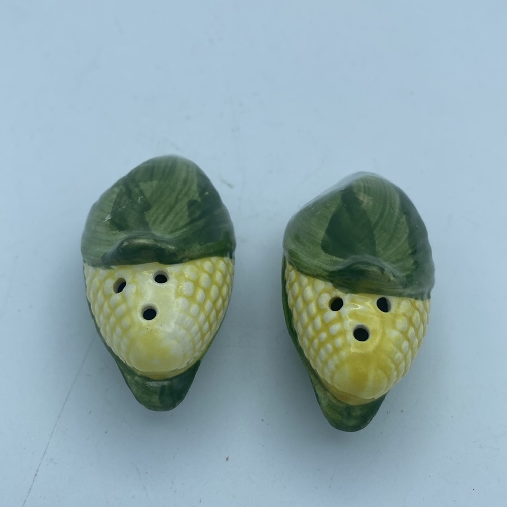 VTG Corn on the Cob Shaped Salt and Pepper Shakers ceramic